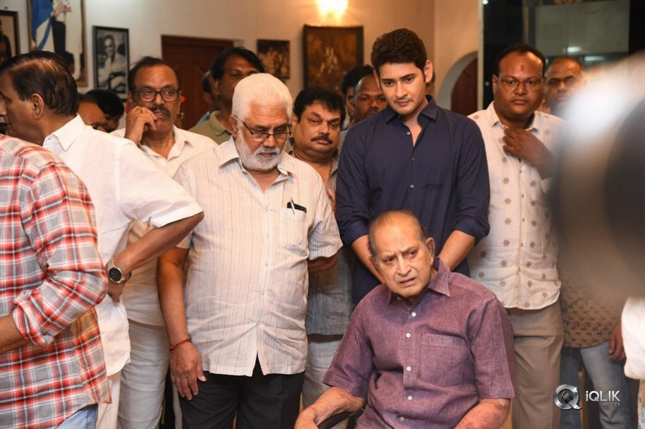 Celebrities-Pay-Homage-to-Vijaya-Nirmala-Garu